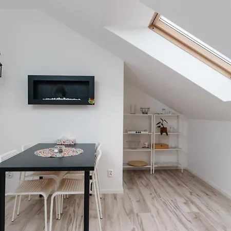 Проживание в семье Cozy Attic *