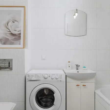 Проживание в семье Cozy Attic *