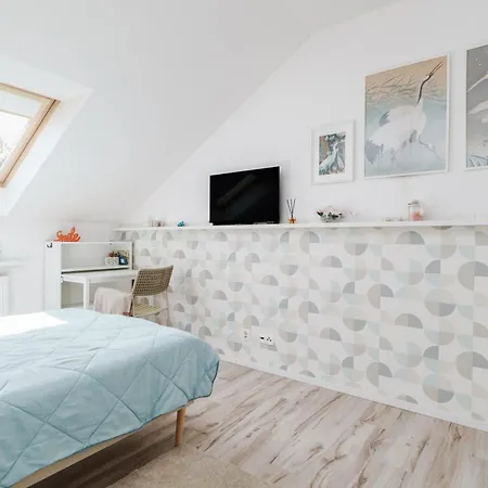 Проживание в семье Cozy Attic Марки